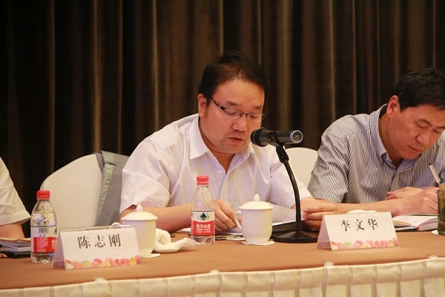 湖州市人才资源管理开发办李文华 向会议汇报了湖州人力资源开发工作
